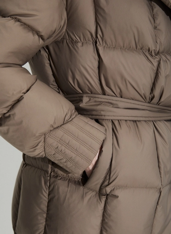 Женский пуховик с английским воротником  фото