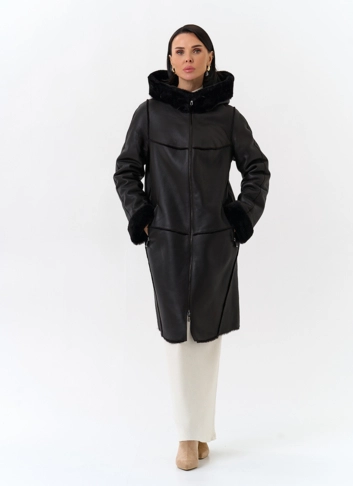 Женская натуральная дубленка с капюшоном
